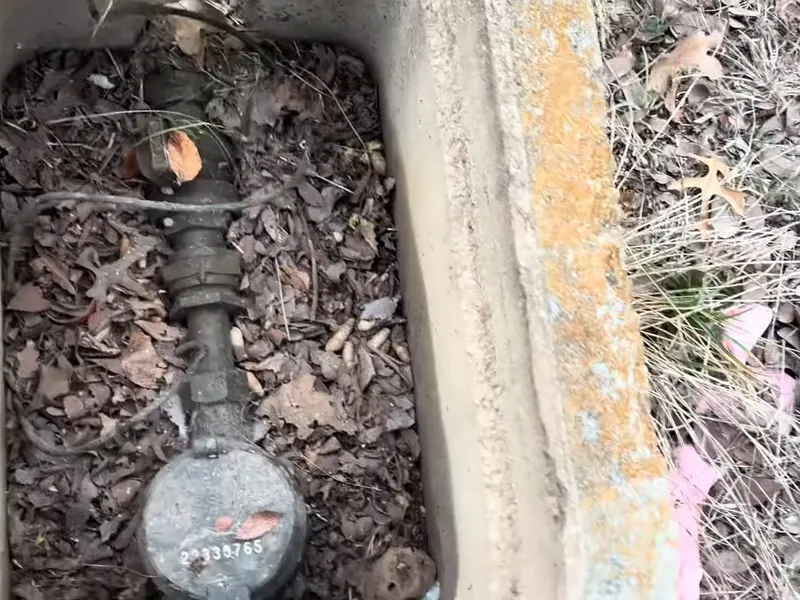 Frozen pipe repair area with insulation or thawing work for Frozen exterior hose bib